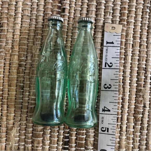 Coca Cola Salt and Pepper Shakers VTG Green Collectable Kitchen Table Tool - Picture 4 of 5